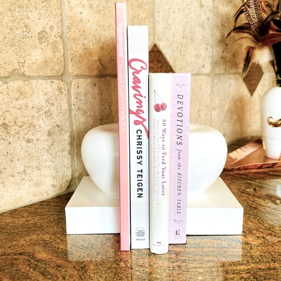 NEW! Happy Chic Jonathan Adler WHITE Apple Bookends NIB - Picture 5 of 17